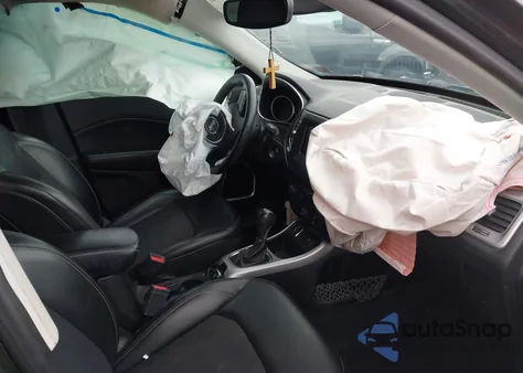 2018 Jeep Compass Latitude Fwd from USA, damaged, VIN 3C4NJCBB3JT368566